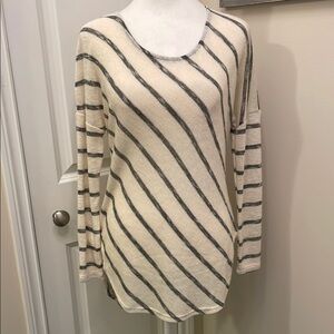 NWT Bar III Stripped pullover scoop neck sweater Crean & Gray, long sleeve
